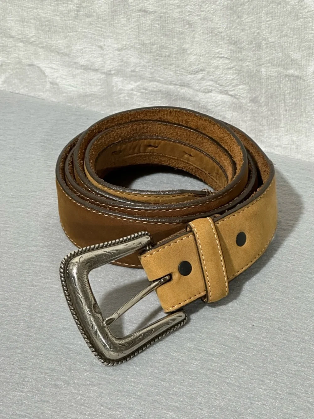 Cody James Two toned Leather Belt with Silver Buckle like new condition size 44